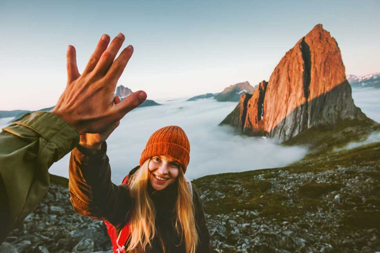 Connect with Customers Salesforce Experience Cloud DB Services.