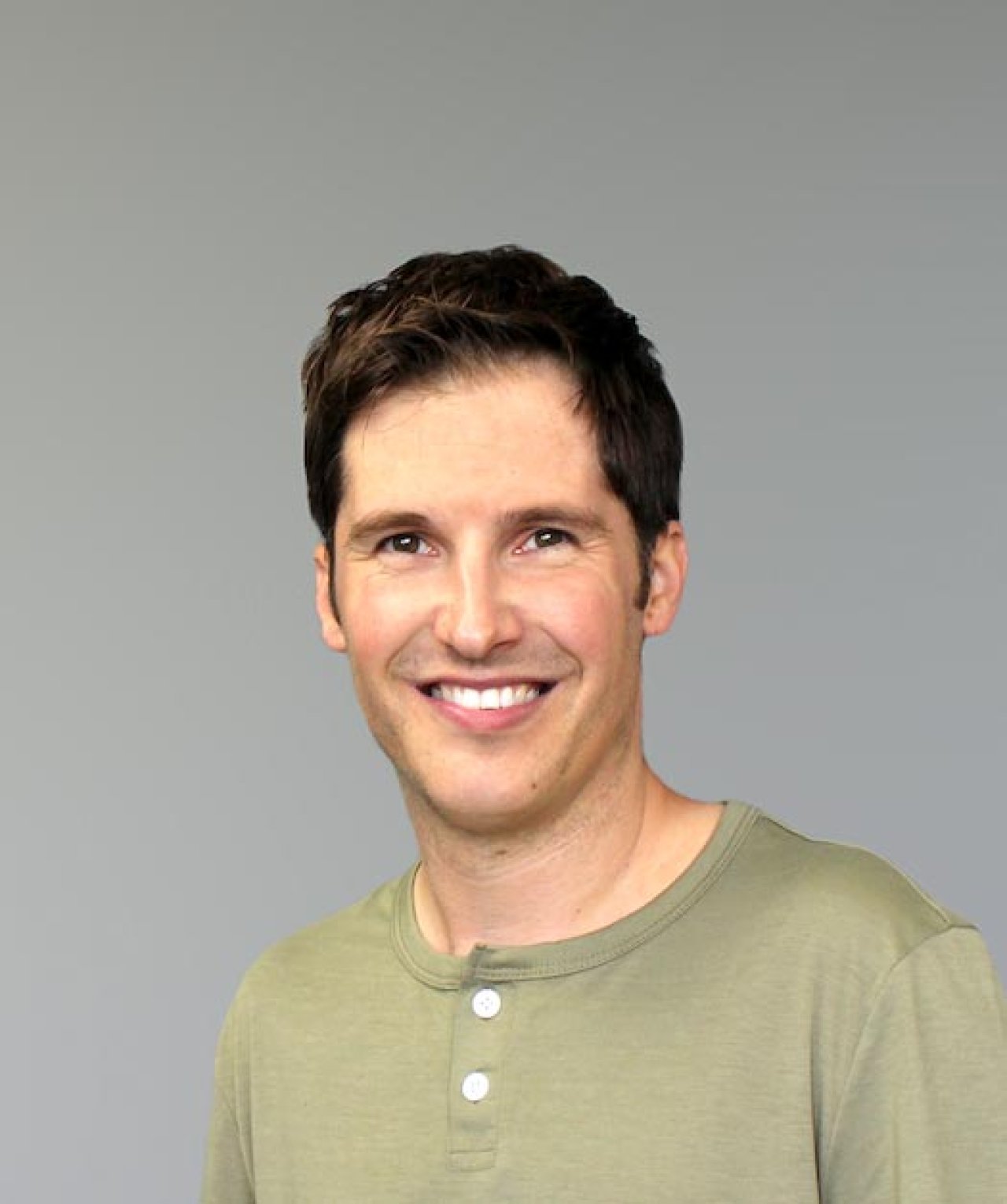 alex mellinger headshot.