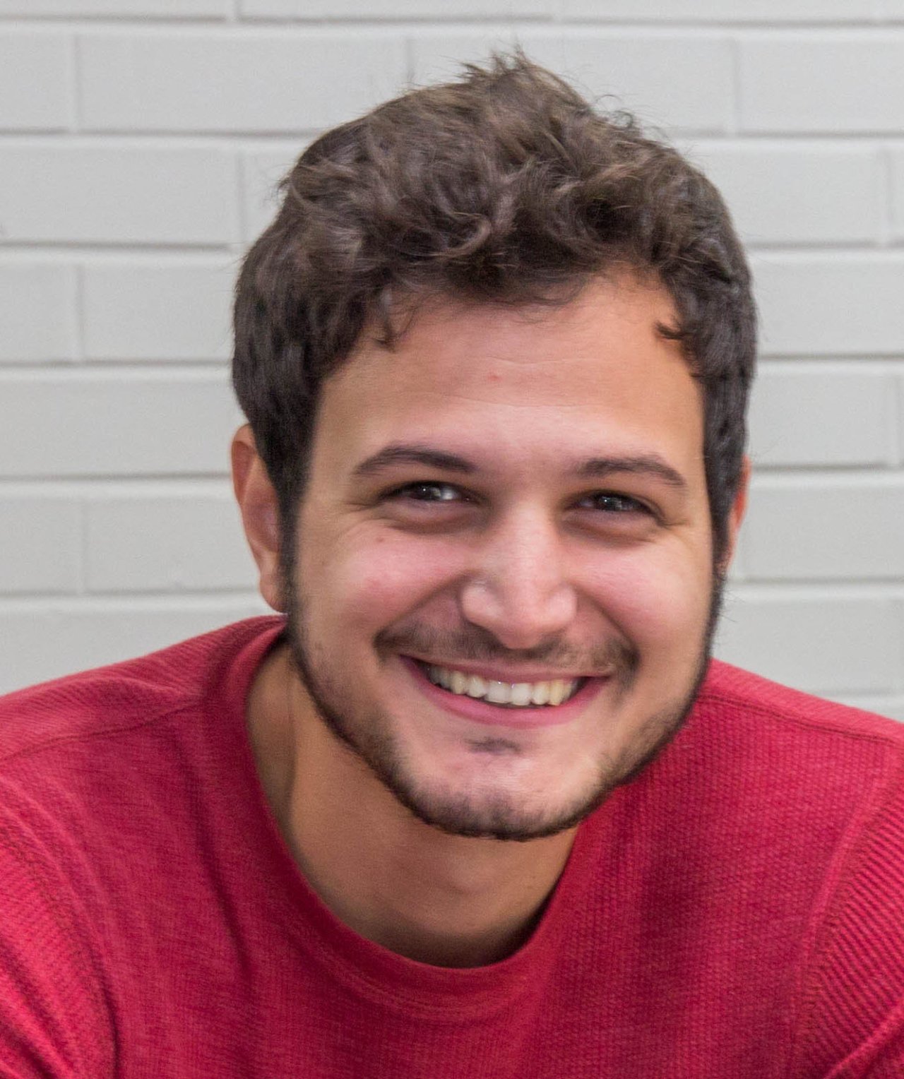 carlos machado headshot.