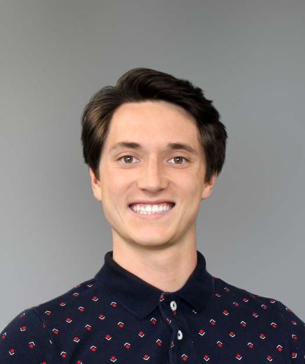 grant gonzalez headshot.