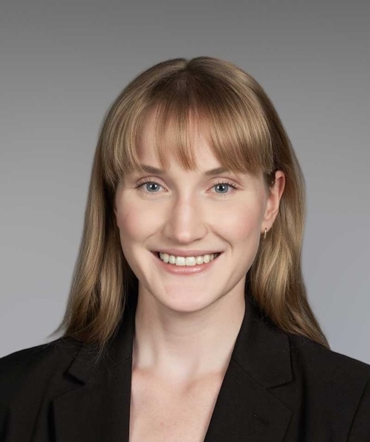 molly sergiwa headshot.