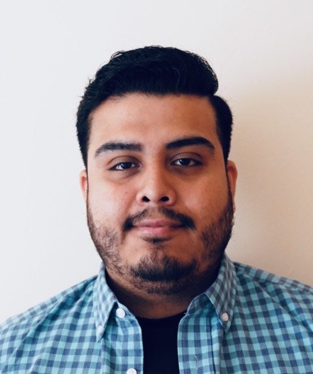 victor perez mendoza headshot.